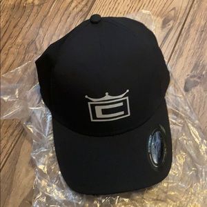 Cobra Golf - UltraDry - L/XL fitted Hat